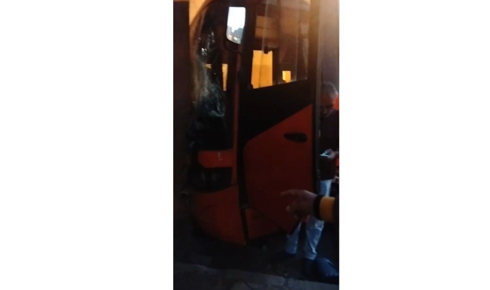 صورة الاتوبيس عقب الحادث