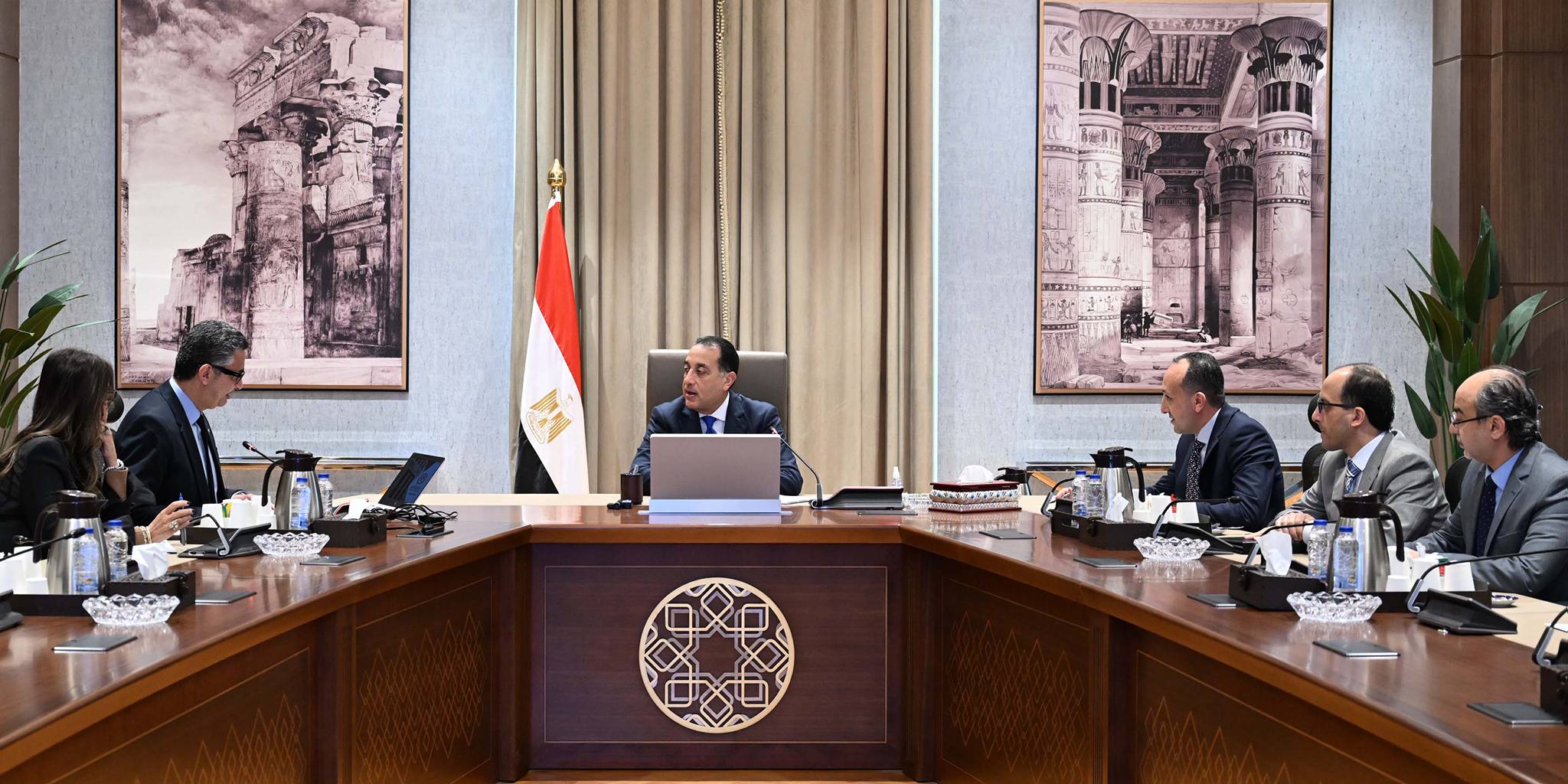 اجتماع رئيس الوزراء مع وزير التموين