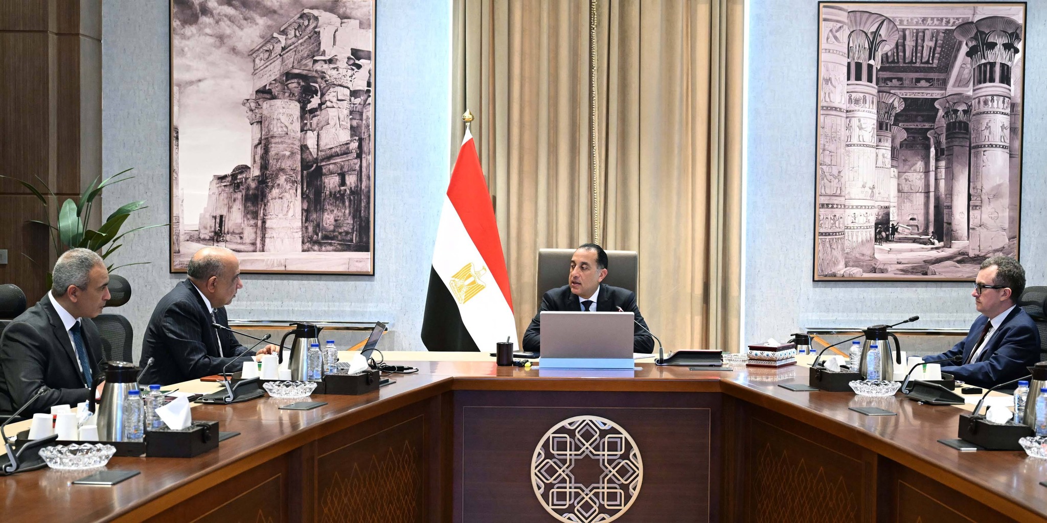 اجتماع رئيس الوزراء اليوم 