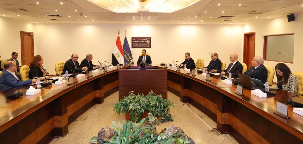 اجتماع وزير الاتصالات مع الوفد 
