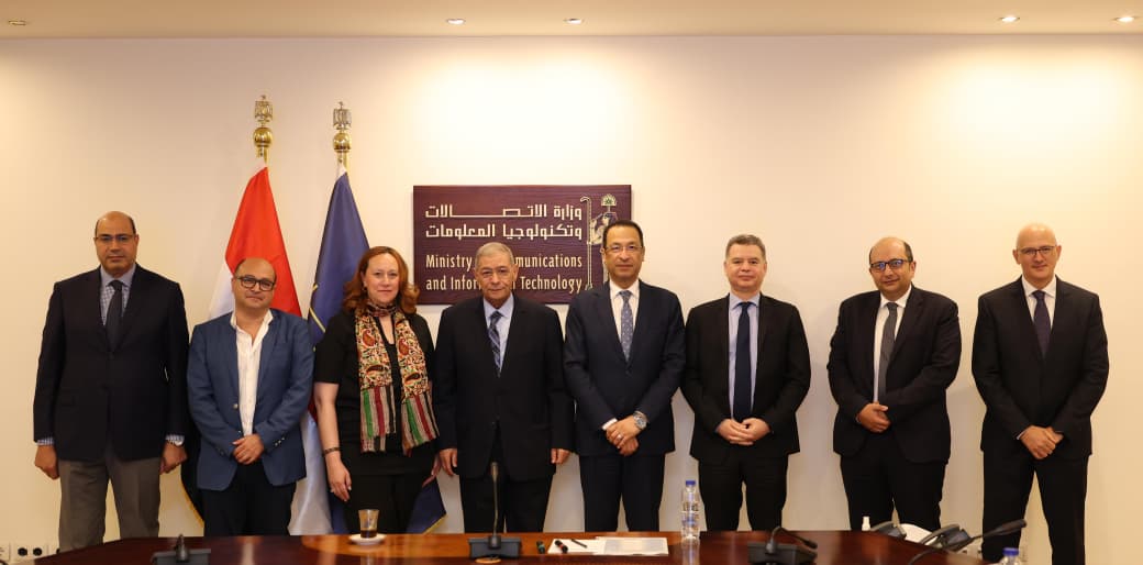 اجتماع وزير الاتصالات مع الوفد 