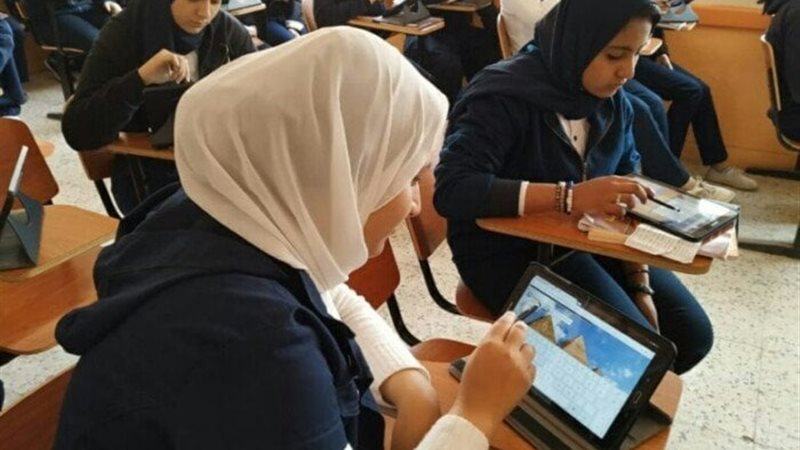 طلاب الصف الأول الثانوي 