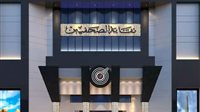 نقيب الصحفيين: تصوير الفيشاوي عن قرب في عزاء والدته انتهاك وتجاوز