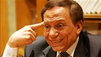 منال سلامة: عادل إمام مؤسسة فنية والتعامل معه درس في الانضباط والتواضع (فيديو)