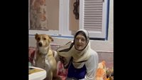 بتمحك فيها، شمس البارودي تظهر مع كلبة لسبب غريب جدًا (شاهد بالفيديو)