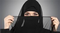 هل يجوز للمنتقبة كشف وجهها أمام شقيق زوجها؟ دار الإفتاء توضح الحكم 