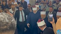 بالصور، الإمام الأكبر يؤدي صلاة الجنازة على الدكتور أحمد عمر هاشم بالجامع الأزهر 