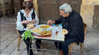 بالصور، محمود سعد يستضيف الفنانة سميرة أحمد على ترابيزة فول وتوصيلة توكتوك
