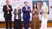 بعد إصابة نجله بمرض نادر، تكريم محمد ثروت بلقب الأب القدوة
