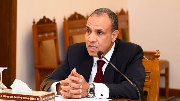 بدر عبد العاطي 
