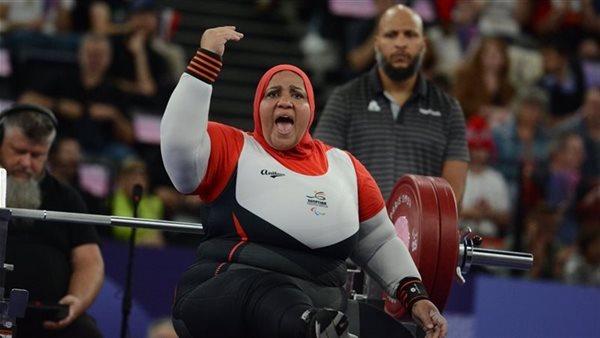 نادية فكري
