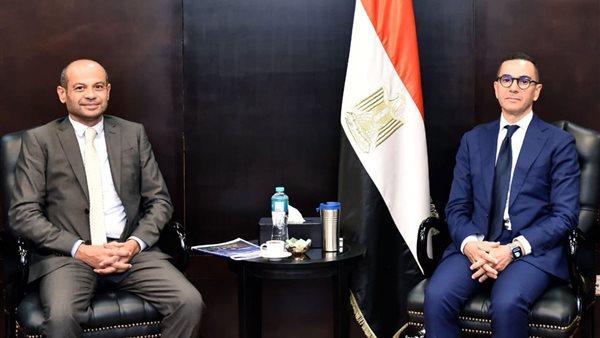 وزير الاستثمار ورئيس البورصة 