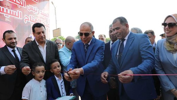 محافظ المنيا يفتتح معارض أهلًا مدارس