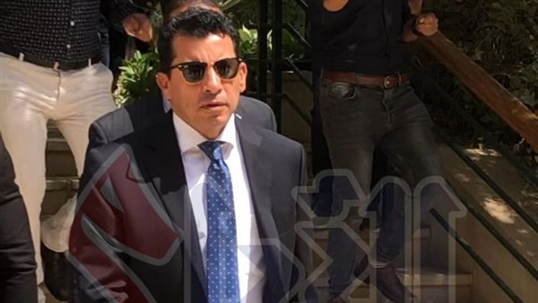 وزير الشباب والرياضة في جنازة إيهاب جلال 