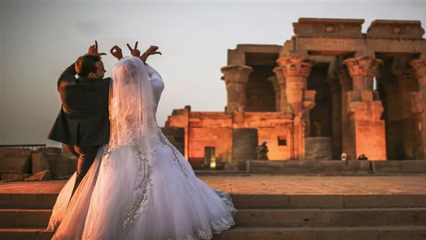 صوره لعروسين من المسجد الأثري