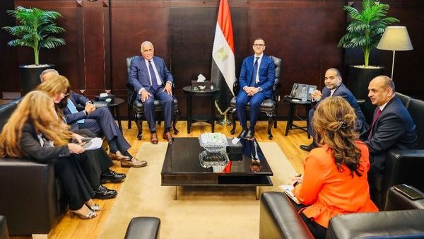 وزير الاستثمار يجتمع مع وفد غرفة واشنطن