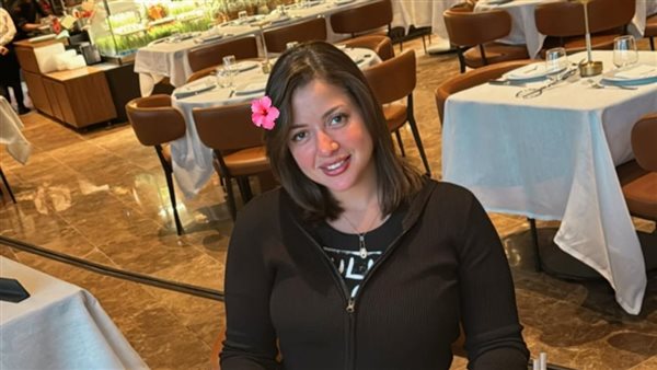 منى فاروق برحلتها بدبي 
