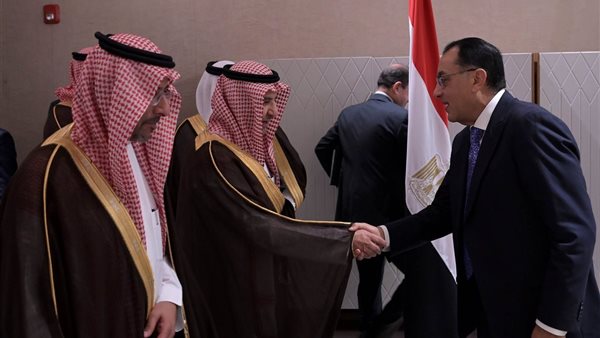 رئيس الوزراء مع وزير الصناعة السعودي
