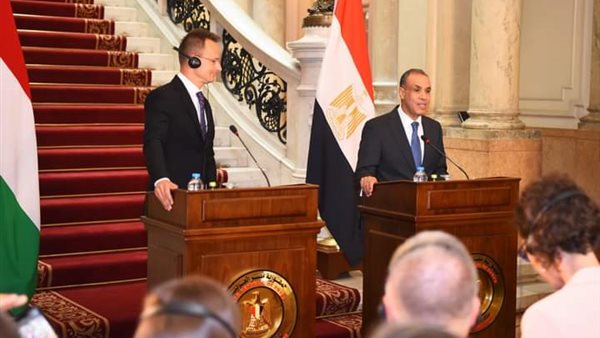 وزير الخارجية ونظيره المجري 
