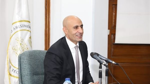 محمد عبداللطيف وزير التعليم
