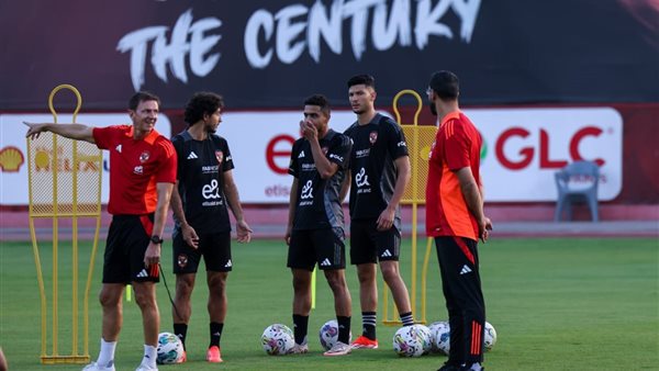 أشرف داري من تدريبات الأهلي 