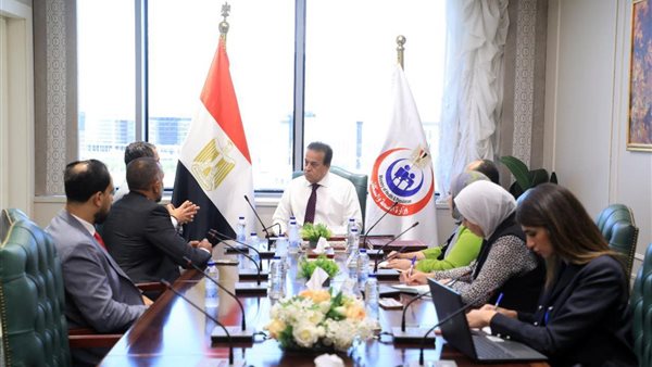 اجتماع وزير الصحة برؤساء مجموعة فارما جروب