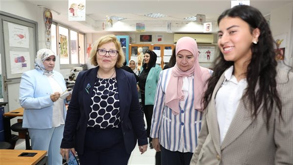 زيارة مساعدة وزير الخارجية الأمريكي لمدرسة STEM
