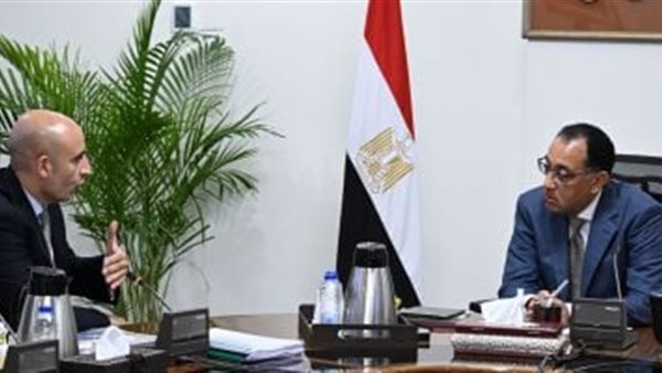 رئيس الوزراء ووزير التعليم