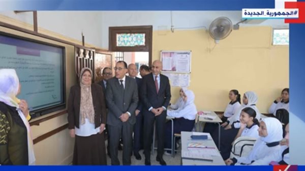 حوار رئيس الوزراء مع الطالبات