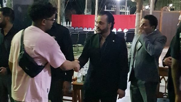 إيساف في عزاء شقيقه