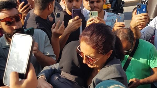 وفاء عامر تساند زوجة إسماعيل الليثي