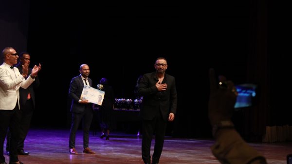 تكريم أحمد السقا بمهرجان الاسكندرية المسرحي 2024