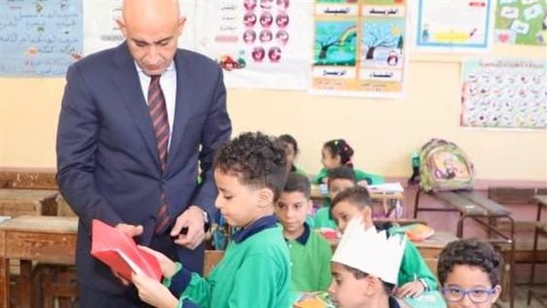 وزير التربية والتعليم يتفقد مدارس حدائق القبة