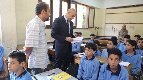 وزير التربية والتعليم داخل مدرسة بحدائق القبة