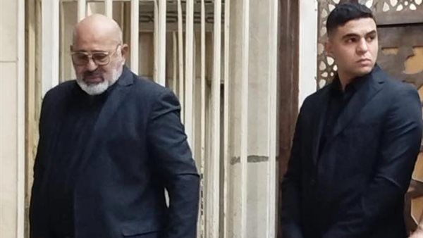 نجوم الفن خلال تقديمهم واجب العزاء في زوجة إسماعيل فرغلي