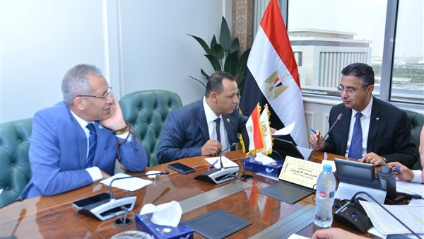 وزير التموين مع نواب مجلسي النواب والشيوخ