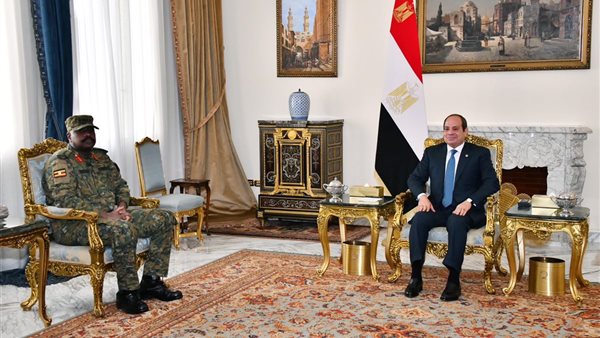 السيسي يستقبل قائد قوات الدفاع الشعبية بجمهورية أوغندا