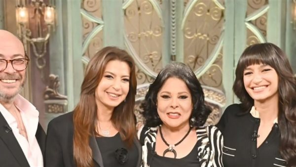 المخرج عادل أديب وأسرته والإعلامية إسعاد يونس 