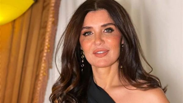 الفنانة غادة عادل 