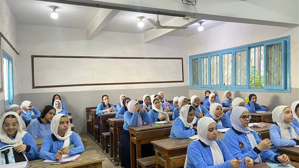 طالبات الثاني الثانوي 