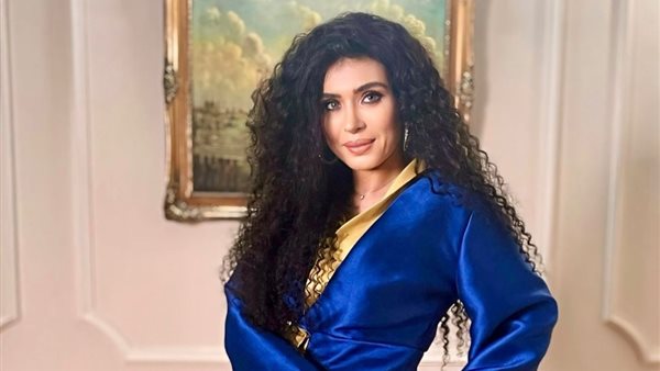 الفنانة الاستعراضية دينا 