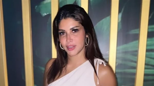 الفنانة أميرة الشريف 