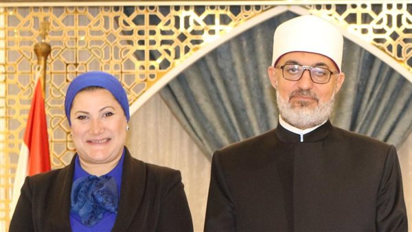 مفتي الجمهورية مع وفد المجلس القومي للطفولة 