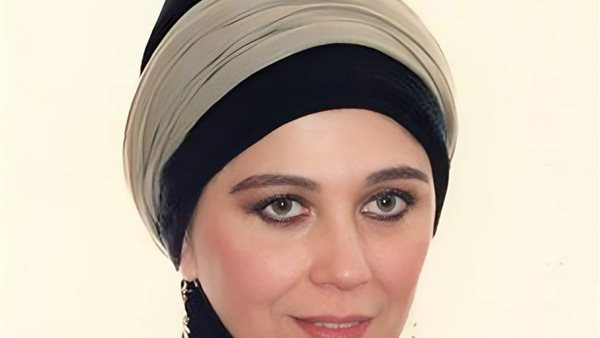 الفنانة القديرة منى جبر 