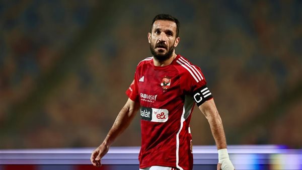 لاعب الأهلي علي معلول