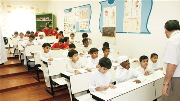 مدرس يطلب رشاوى من الطلاب