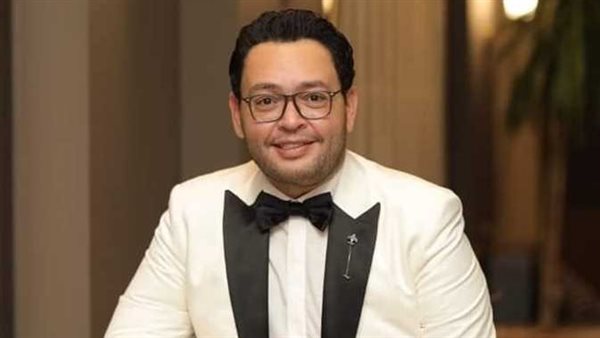 أحمد رزق يسافر لأداء العمرة