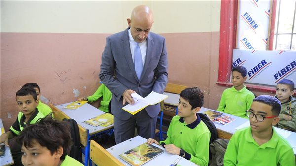 وزير التربية والتعليم يتفقد المدارس 