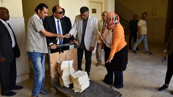 السيد قنديل رئيس جامعة حلوان