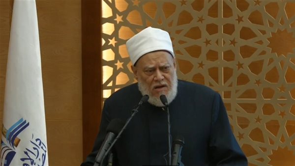 الدكتور علي جمعة خلال الندوة